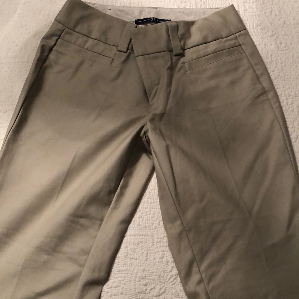 Gap women’s curvy khakis